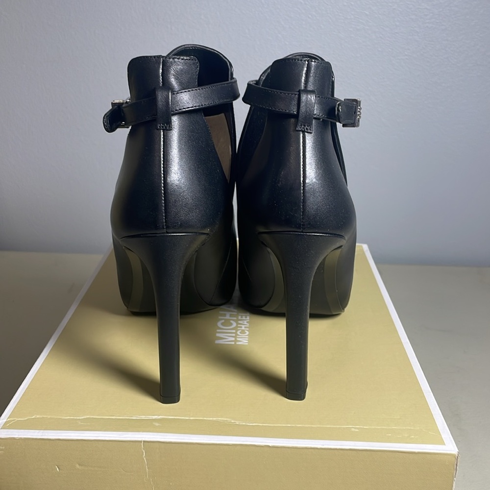 MICHAEL MICHAEL KORS
Lawson Leather Open-Toe
Women’s size 10M - Picture 6 of 6
